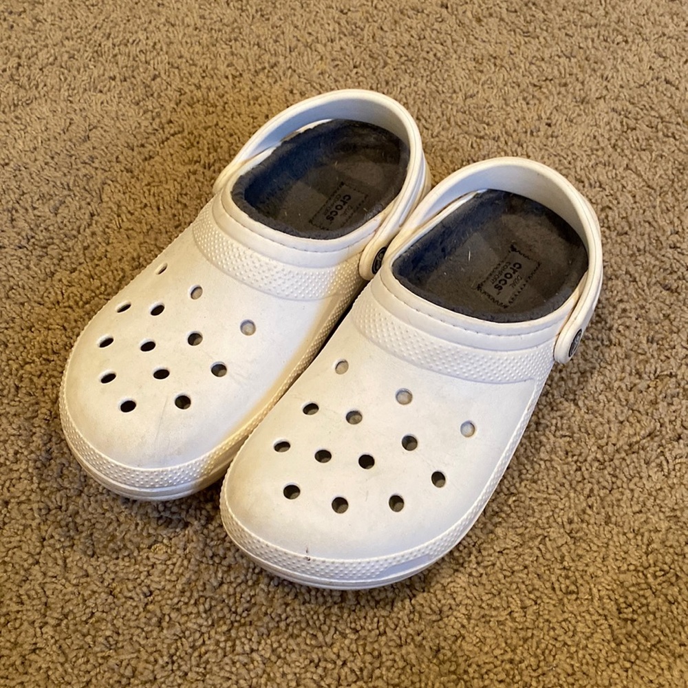 Mens size 8 womens size 10 white fuzzy crocs